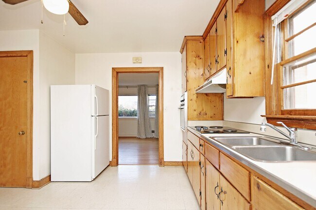 Building Photo - One-Level Living Near Downtown, UVA, and P...