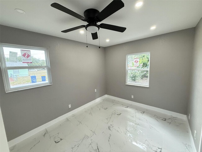 Building Photo - 603 N Sunset Ave