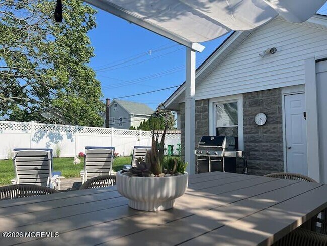 Building Photo - 311 Garfield Ave