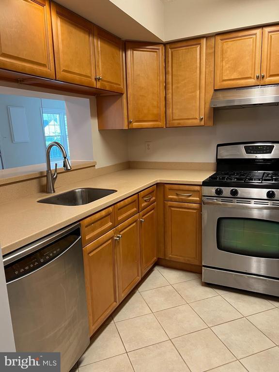 Building Photo - 6015 Netherton St