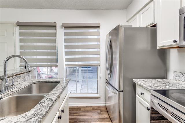 Building Photo - 1410 Meadowood Village Dr