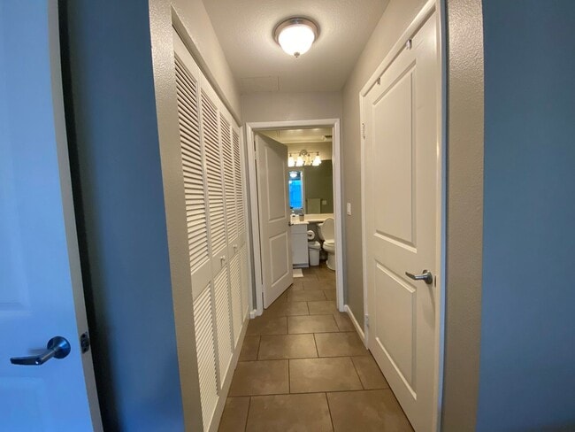 Building Photo - Anaheim Stadium Lofts - 1 Bedroom