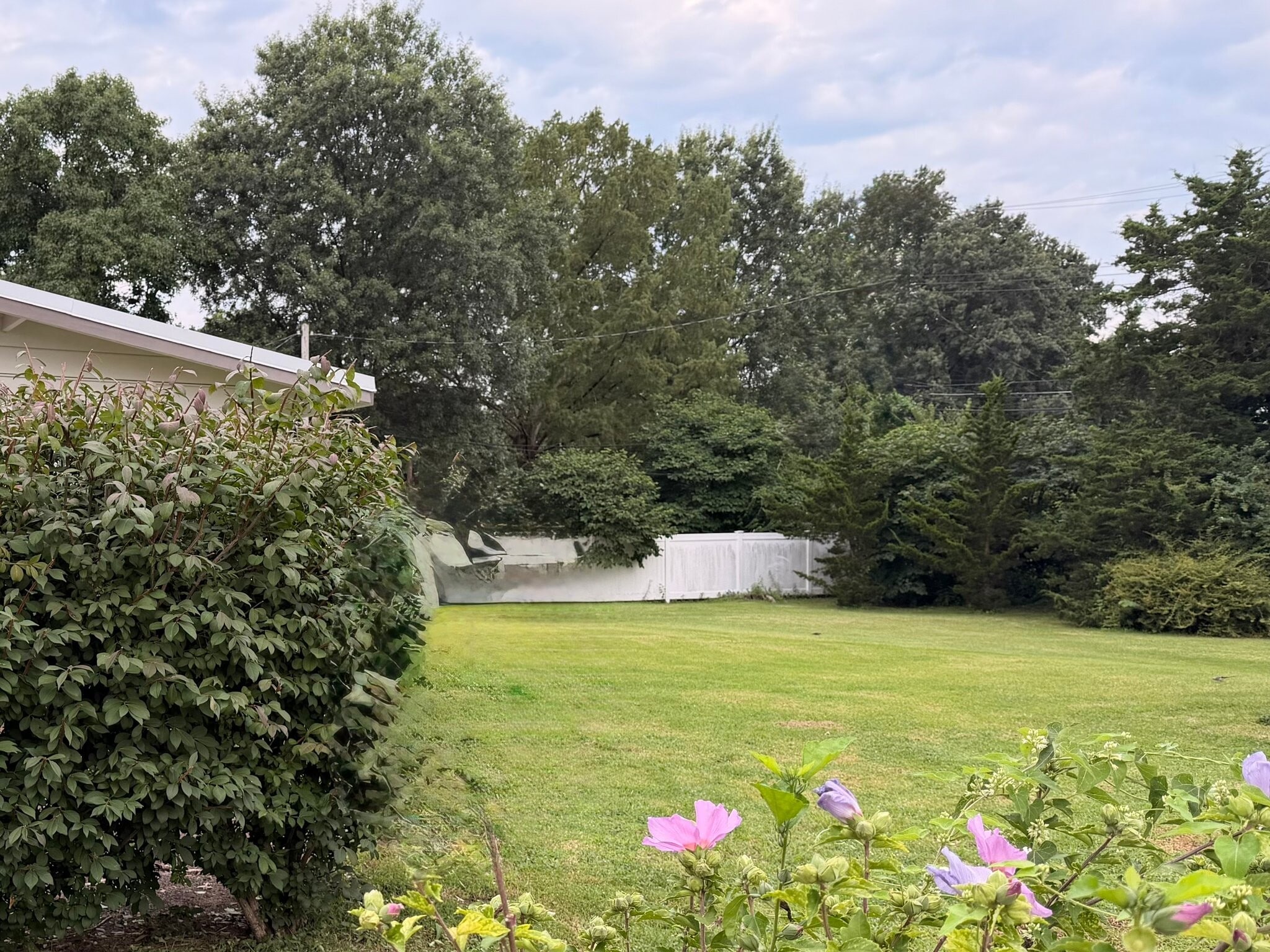 Building Photo - 2205 Country Club Dr
