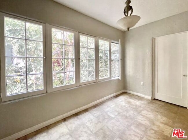 Building Photo - 227 N Swall Dr