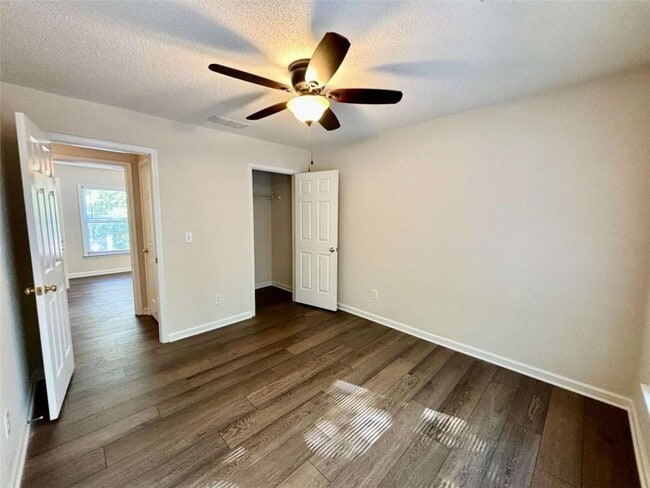 Building Photo - 10920 Glenbarr Dr