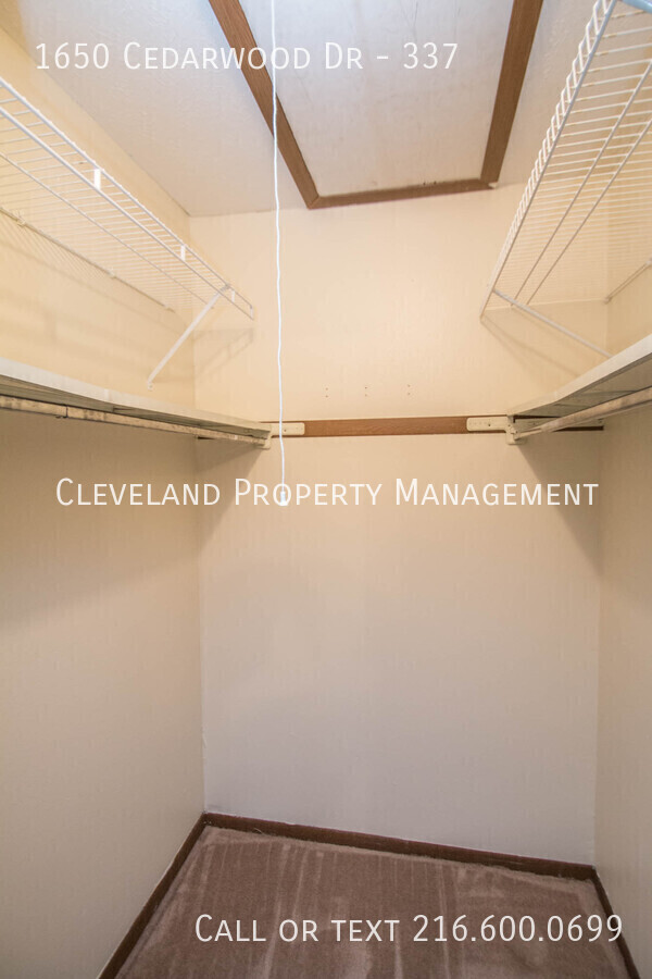 Building Photo - Convenient Westlake Condo!