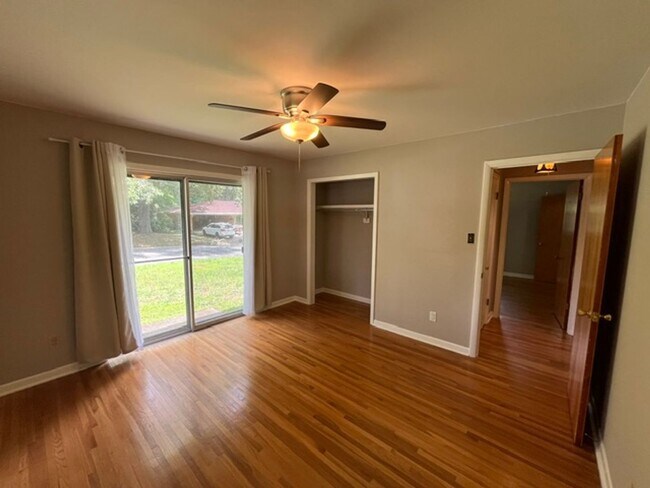 Building Photo - Very Nice 3 Bedroom 2 Bathroom House near the University of Arkansas Little Rock