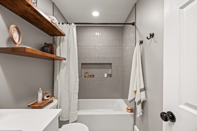 Building Photo - Cozy & Spacious 2 Bedroom 2 Bathroom Mobile Home