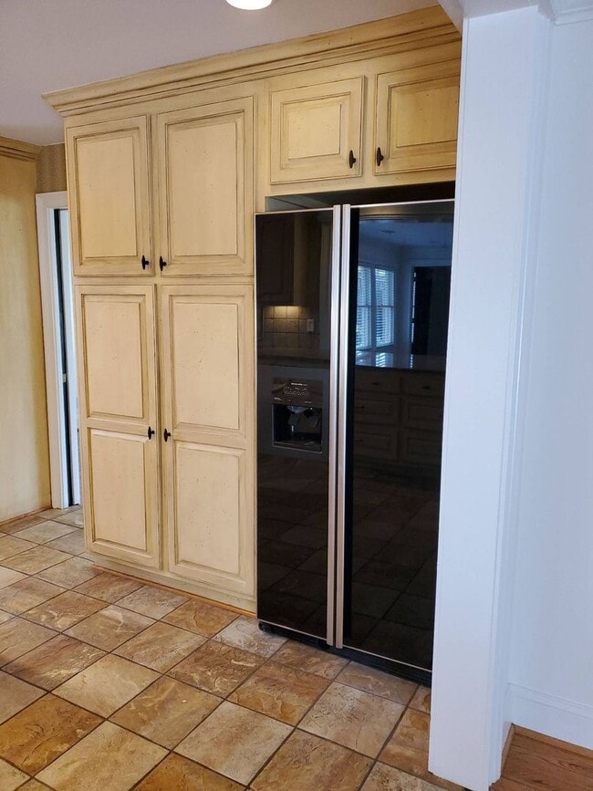 Building Photo - Spacious home in the Augusta Road Community - Lawn care included!