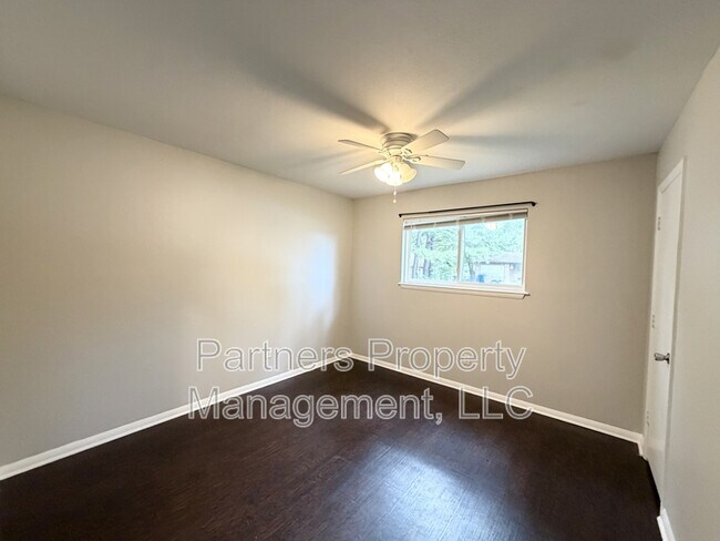 Building Photo - 408 W Nightingale Cir