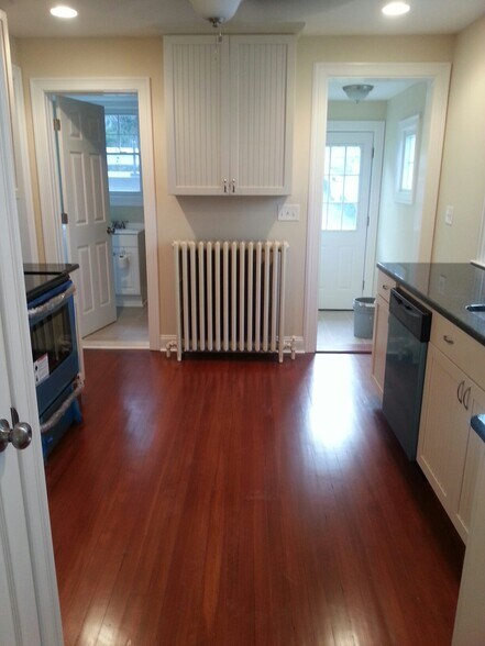 Building Photo - 356 Townsend Ave