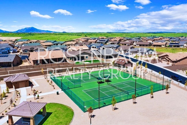 Building Photo - Gorgeous 3-bedrooms, 2-baths home in the b...