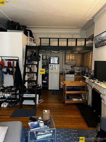Building Photo - 172 Marlborough St