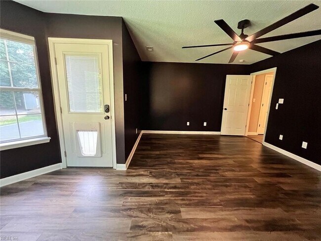 Building Photo - 120 Misty Ridge Ln