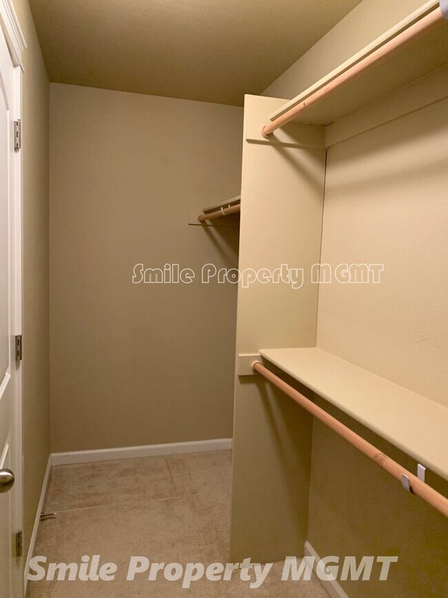 Building Photo - NEW Carpet