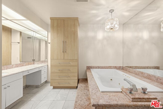 Building Photo - 325 N Oakhurst Dr