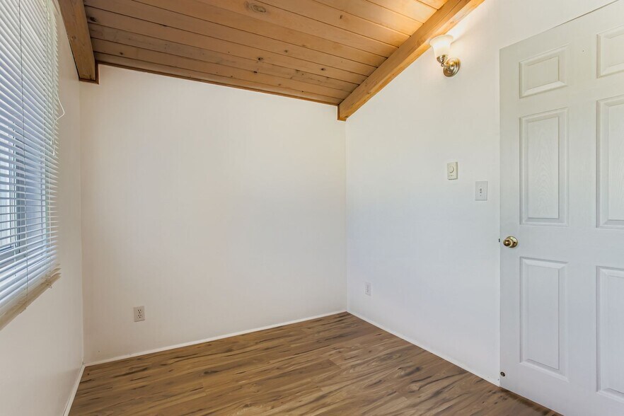 Building Photo - 5139 SE Tolman St