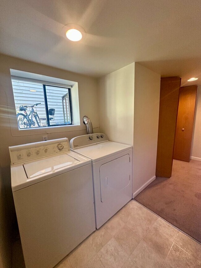 Building Photo - 5411COLBYAVE
