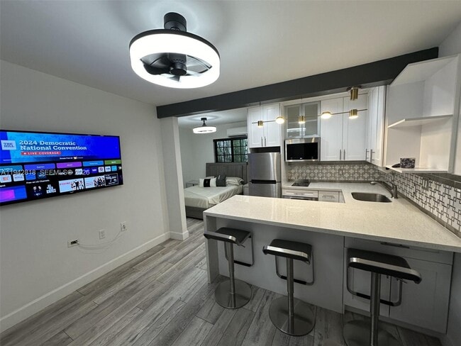 Building Photo - 914 Madrid St