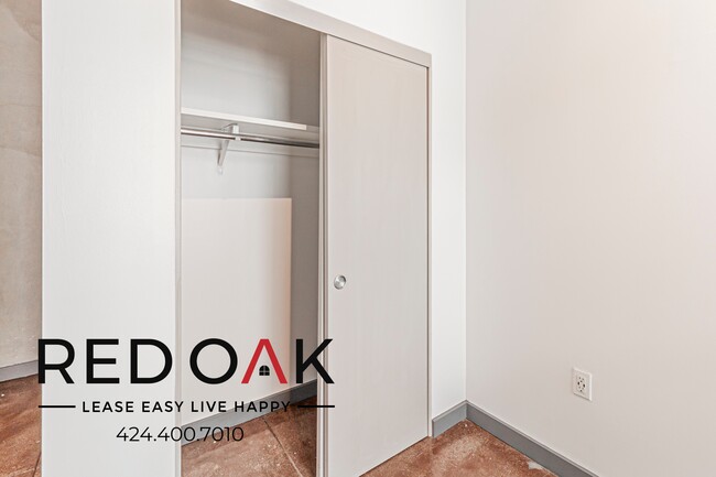 Building Photo - 430 S Broadway