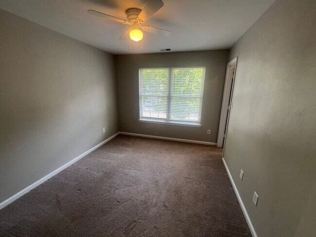 Building Photo - 5018 Huntclub Chase