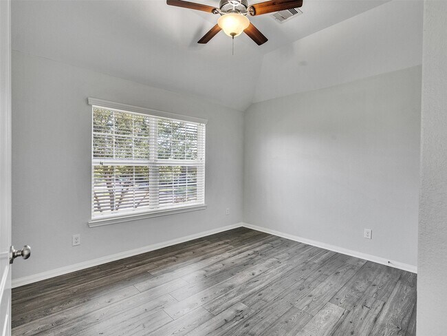 Building Photo - 28655 Maple Red Dr