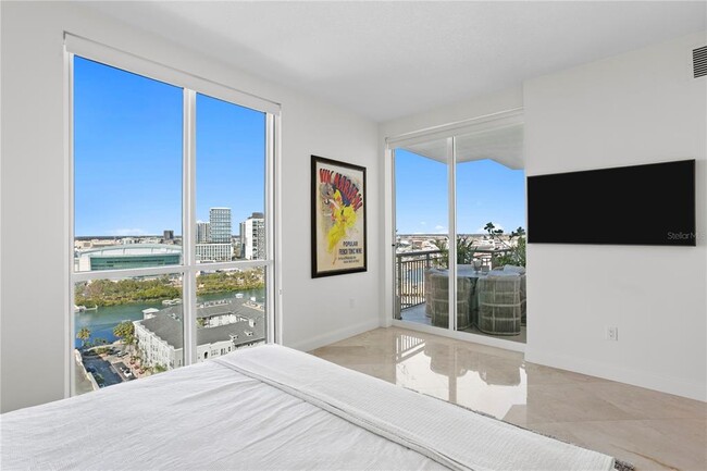 Building Photo - 450 Knights Run Ave