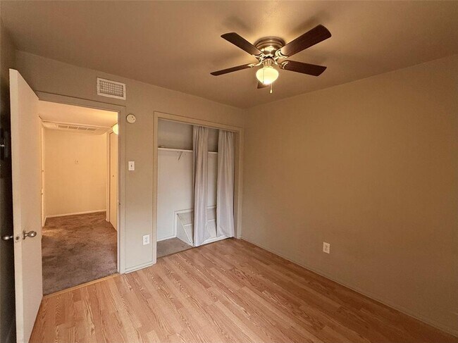 Building Photo - 2124 Burton Dr
