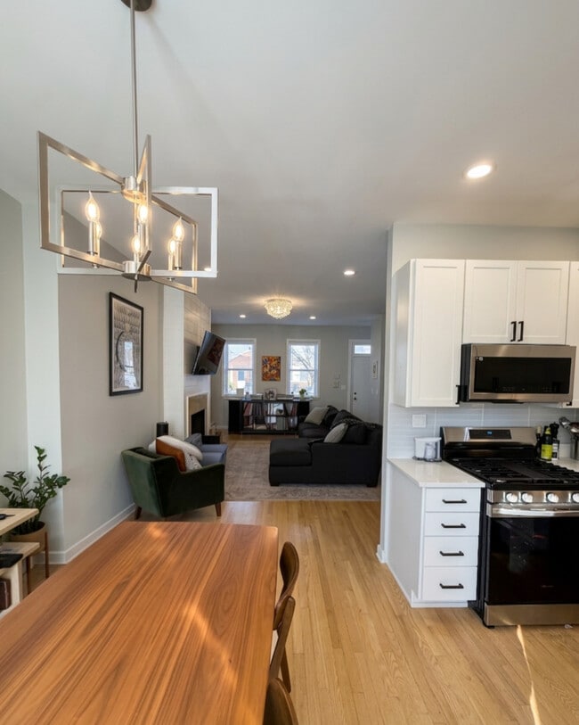 Building Photo - 1733 W Crystal St