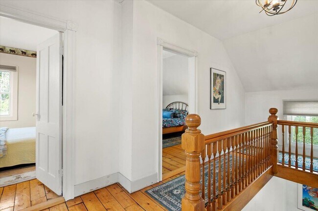 Building Photo - 627 W Rd