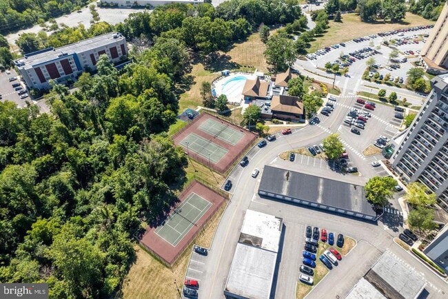 Building Photo - 21122 Valley Forge Cir