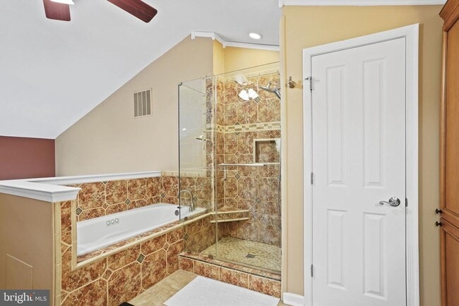 Building Photo - 2442 Garnett Dr