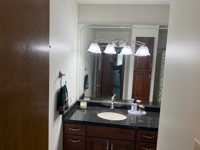 Building Photo - 13831 S Mallard Dr