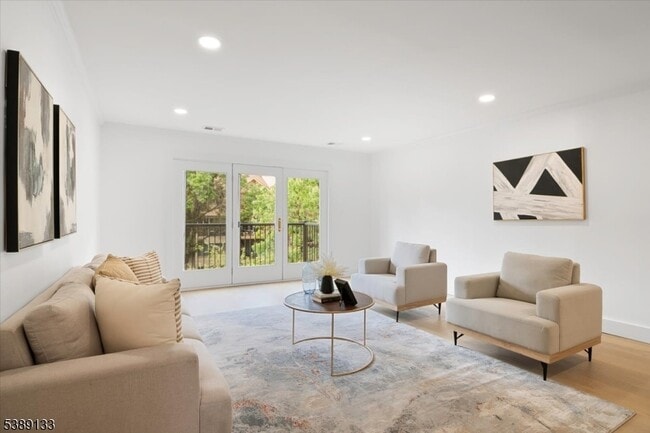 Building Photo - 60 Mews Ln