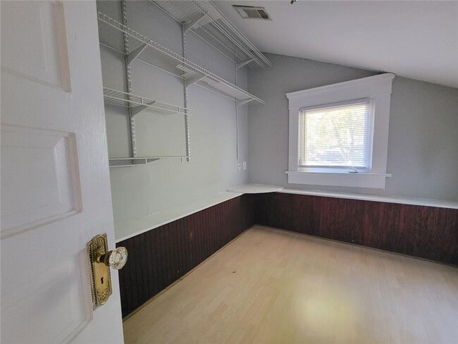 Building Photo - 976 Delaware Ave SE