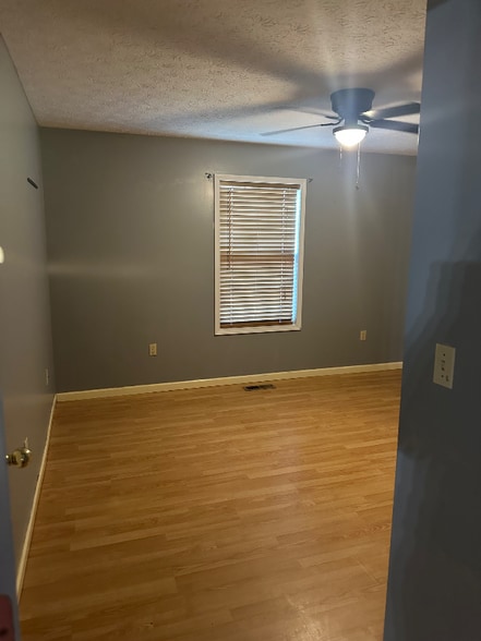 Building Photo - 227 Colonial Heights Rd