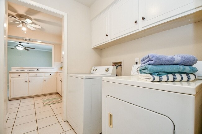 Building Photo - 5814 Fairdale Ln