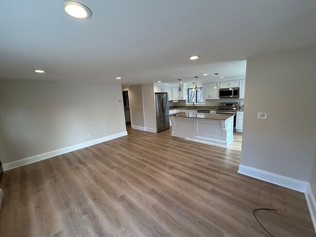 Building Photo - 256 Old Webster Rd