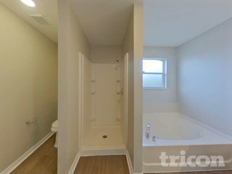 Building Photo - 345 Sky Valley St