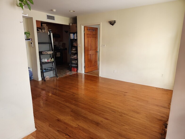 Building Photo - 8510 Elmhurst Ave