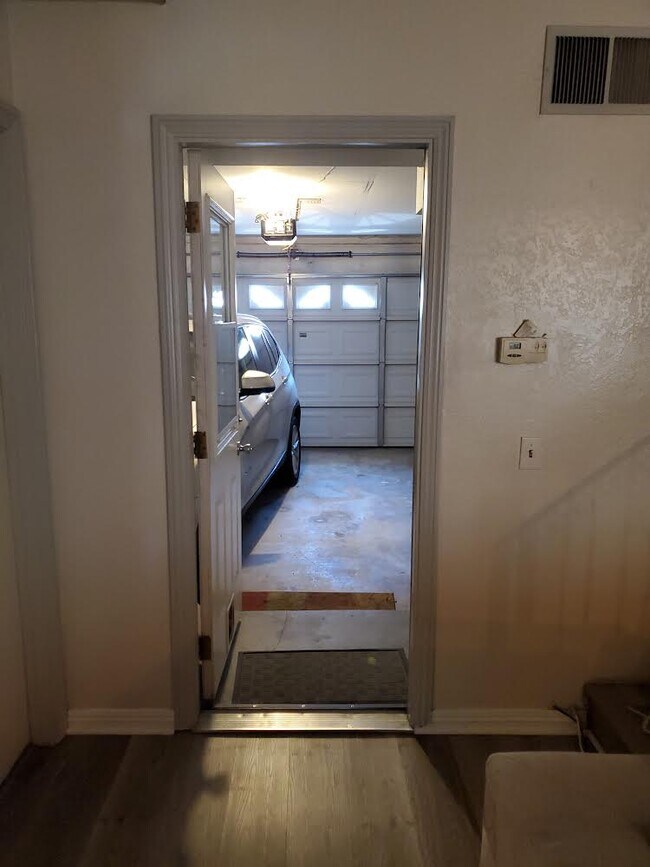 Building Photo - 4288 Rosemead Blvd