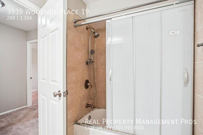 Building Photo - 3939 Woodhue Pl