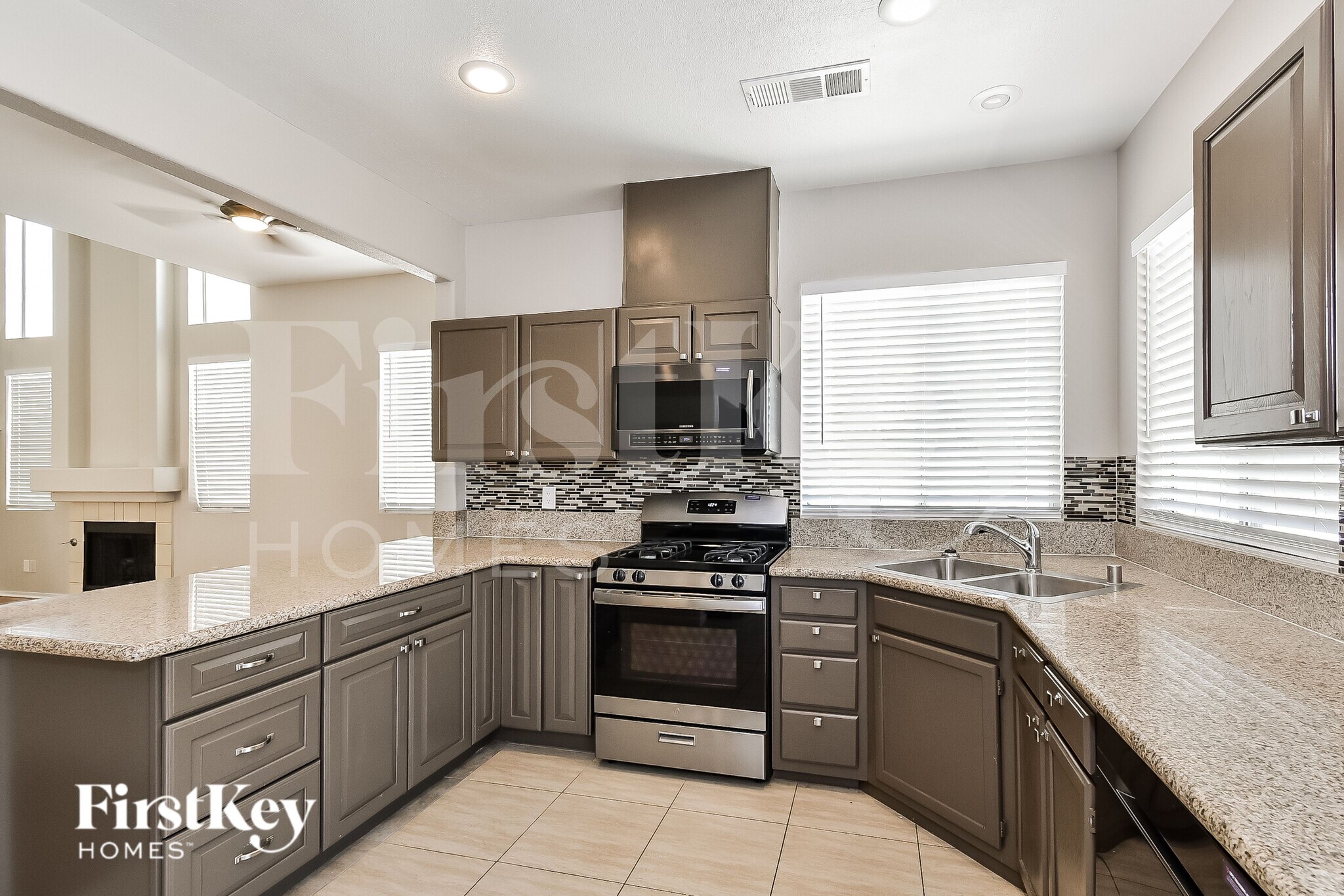 Building Photo - 2412 Silver Shadow Dr