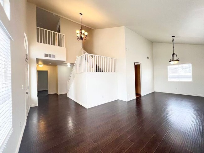 Building Photo - Beautiful two-story home