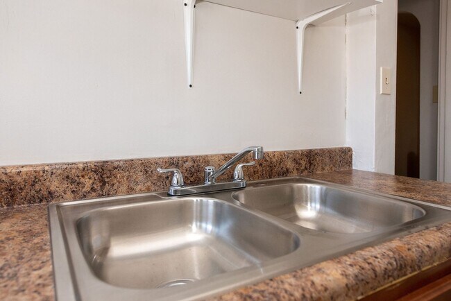 Building Photo - Beautifully updated Tudor style duplex. Up...