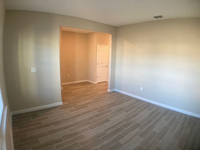 Building Photo - Comfortable 3 Bedroom Home With Great Outd...