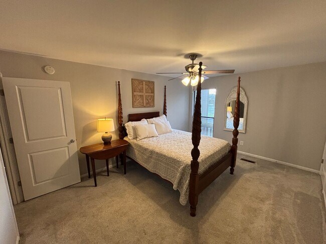 Building Photo - 3 Bedroom / 2 Bath End-Unit Condo in Crossland Downs – Across from the AU Vet School