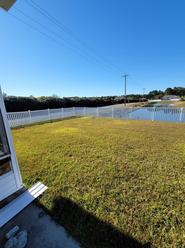 Building Photo - Rental in Desireable Hunters Ridge