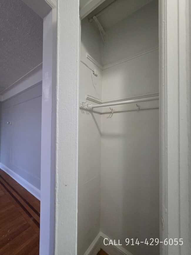 Building Photo - 15 Locust Hill Ave