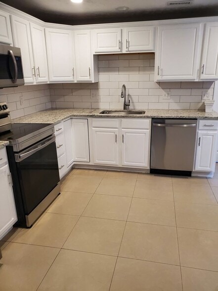 Building Photo - 957 Harrison Ave